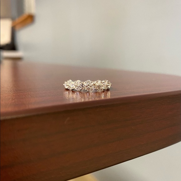 Gorgeous 1ctw Diamond Band - Picture 4 of 8